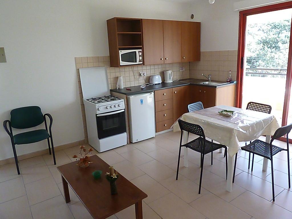 Valentinos Court Apartment Paphos ห้อง รูปภาพ