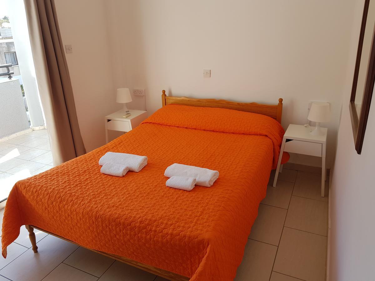 Valentinos Court Apartment Paphos ภายนอก รูปภาพ