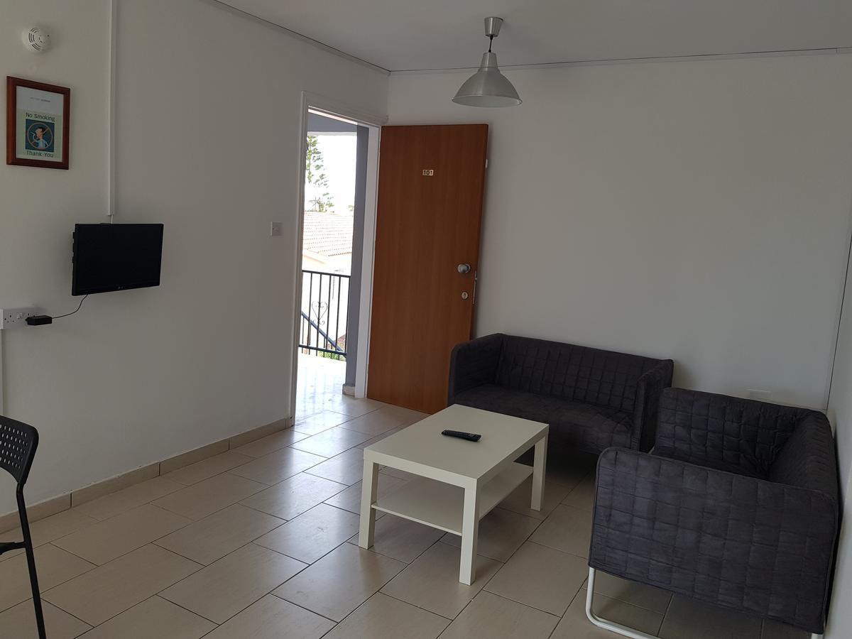 Valentinos Court Apartment Paphos ภายนอก รูปภาพ