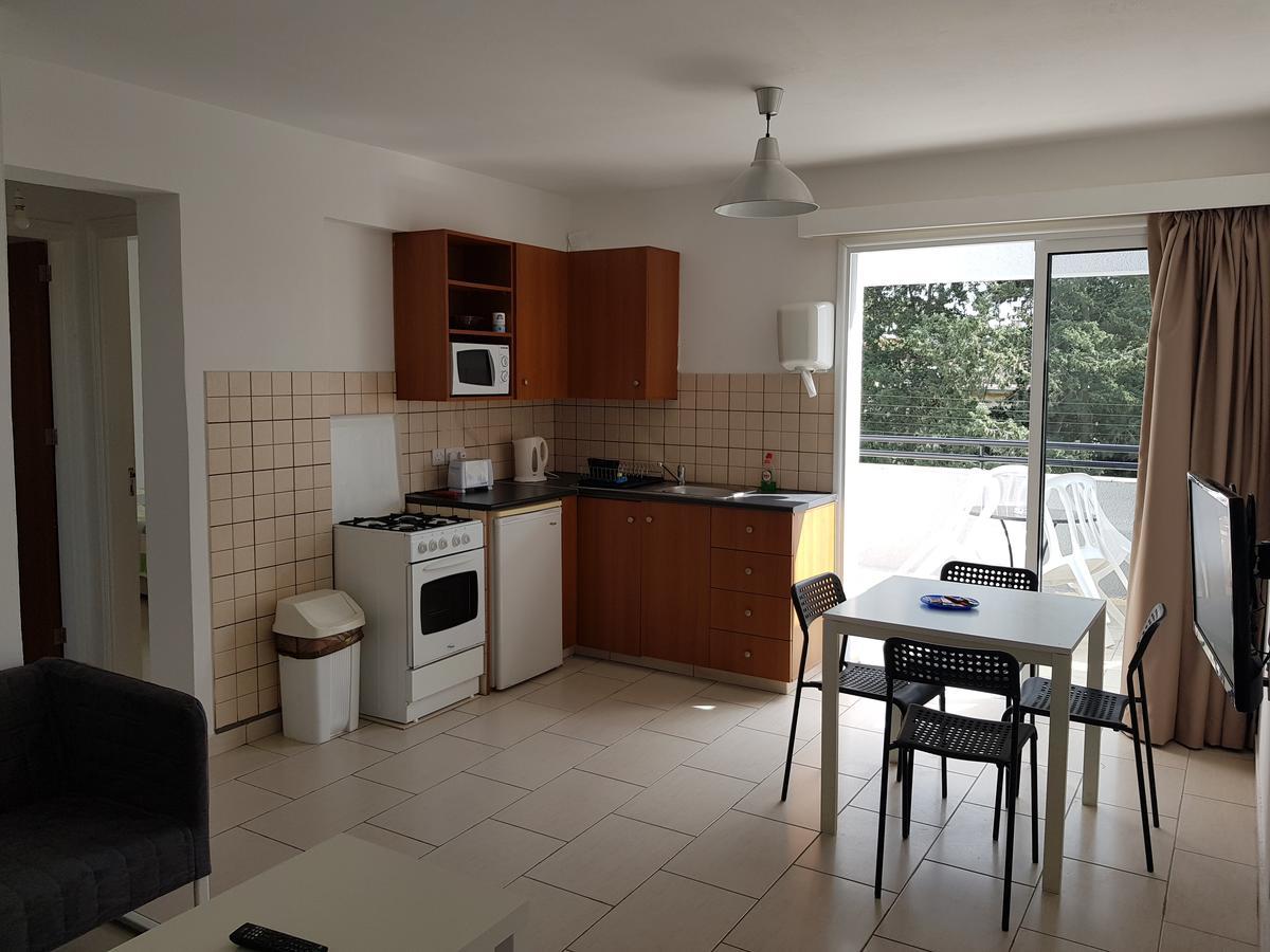 Valentinos Court Apartment Paphos ภายนอก รูปภาพ