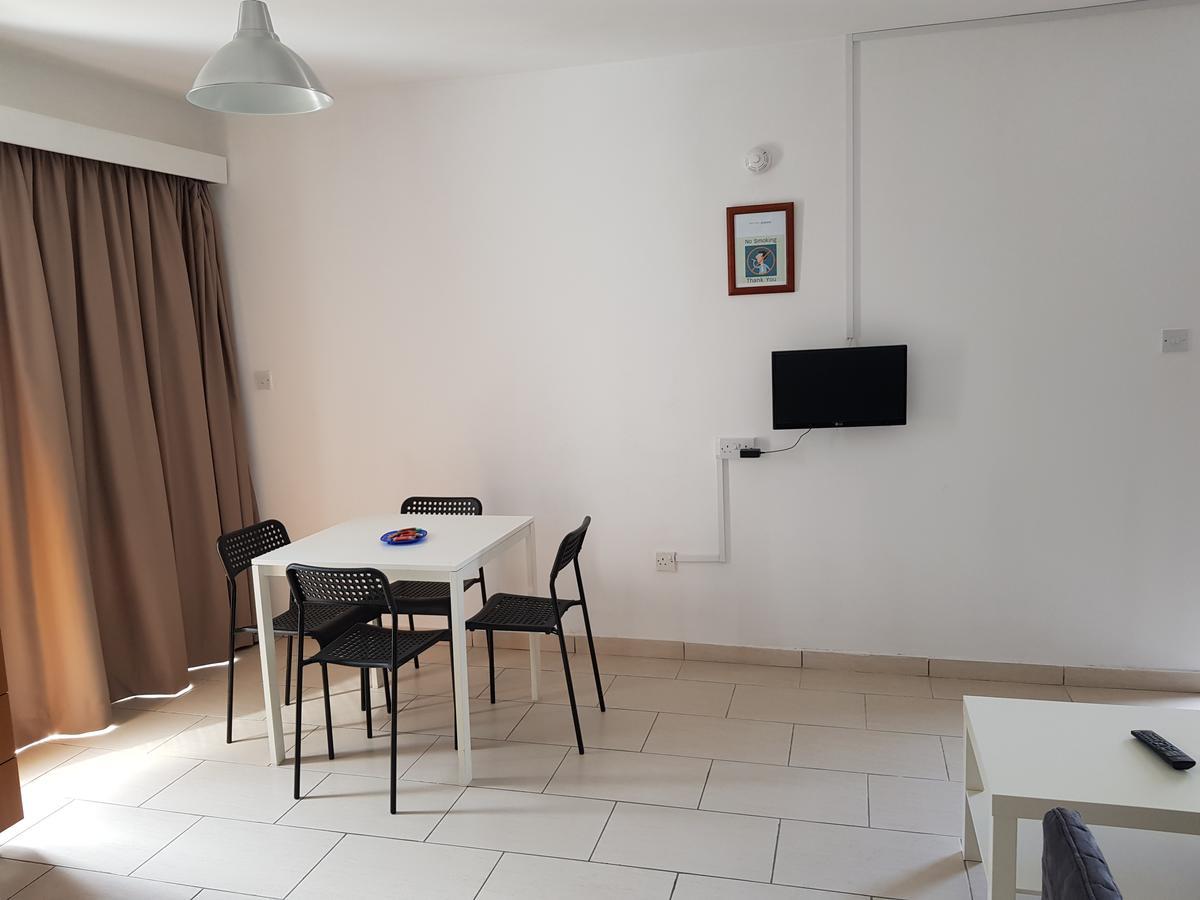 Valentinos Court Apartment Paphos ภายนอก รูปภาพ