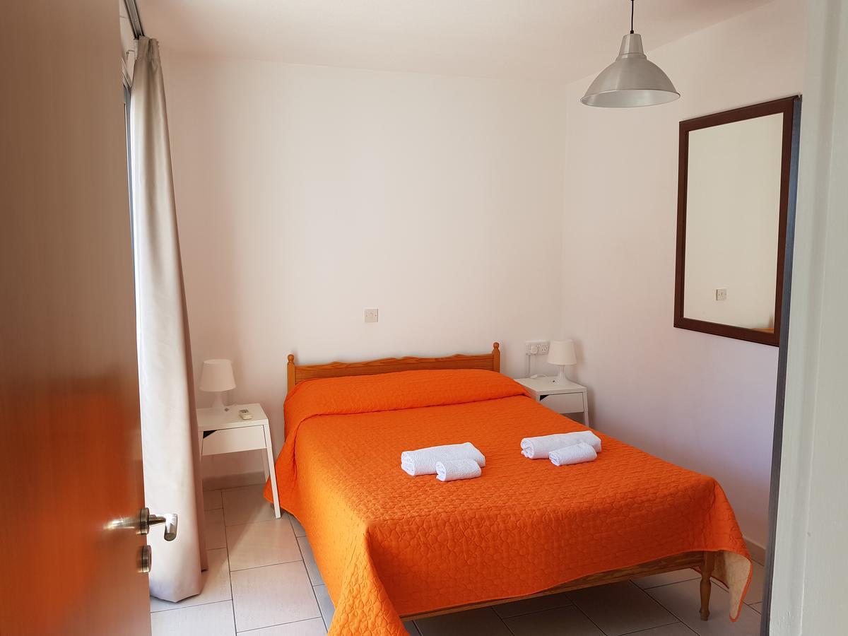Valentinos Court Apartment Paphos ภายนอก รูปภาพ